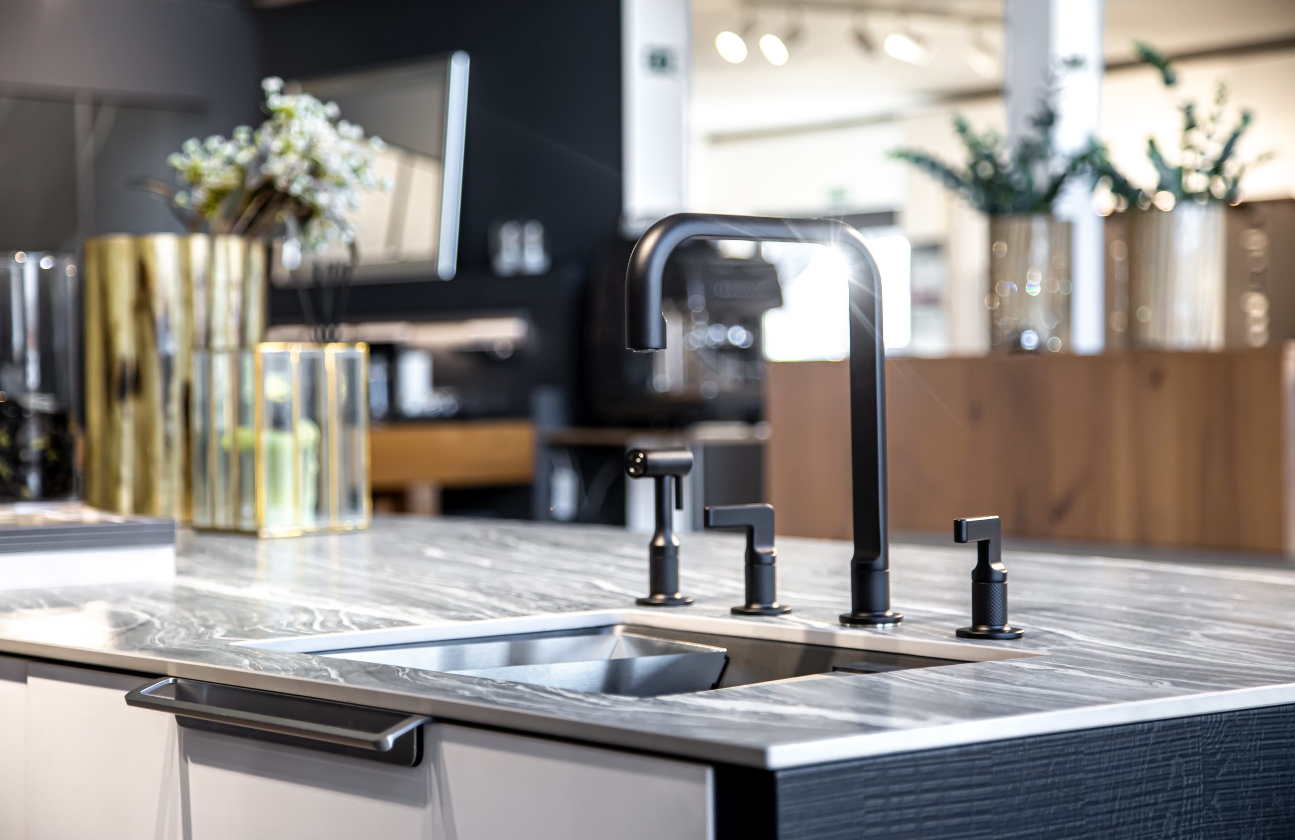 Black Faucet With Steel Sink Stylish Modern Kitchen Scaled